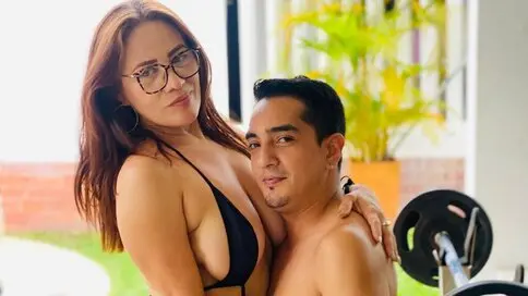 JohanaAndMiller's live cam